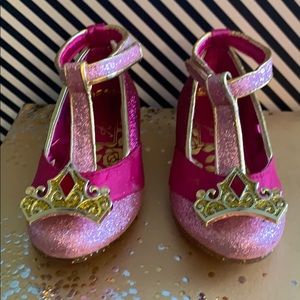 Disney Princess Aurora Dress Up Shoes!